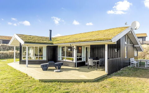 Bovi - 300M from the Sea: Træ, Hjem, Veranda, Dæk, Hårdttræ, Tag, Bejdse, Trægulve, Eco Hotel