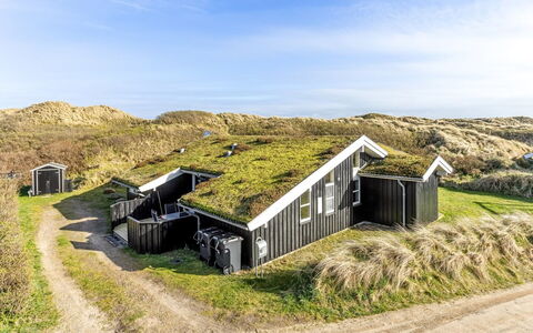 Bovi - 300M from the Sea: Træ, Hjem, Veranda, Dæk, Hårdttræ, Tag, Bejdse, Trægulve, Eco Hotel