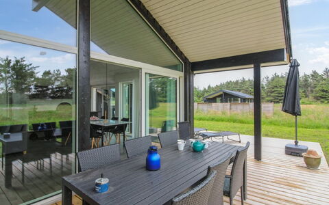 Holke - 600M from the Sea: Boligområde, Tag, Forstad, Indkørsel, Estate, Skorsten