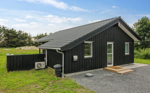 Holke - 600M from the Sea: Boligområde, Tag, Forstad, Indkørsel, Estate, Skorsten