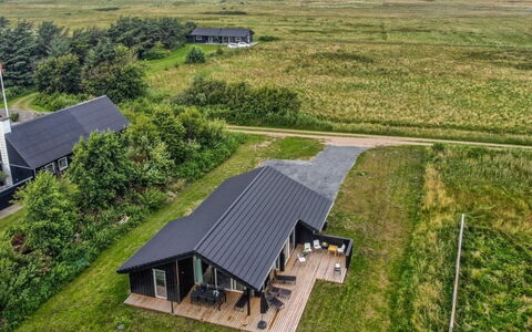 Holke - 600M from the Sea: Boligområde, Tag, Forstad, Indkørsel, Estate, Skorsten