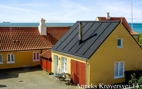 Elle - 50M from the Sea: 