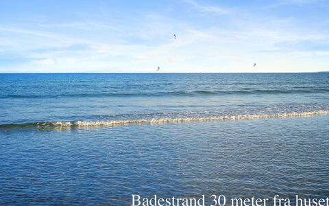 Elle - 50M from the Sea: 