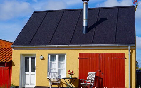 Elle - 50M from the Sea: Tag, Hus, Land Lot, Hjem, Sommerhus, Estate, Garden Bygninger, Skygge, Bjælkehytte, Landscaping