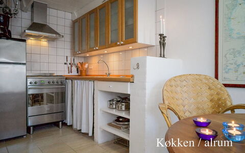 Elle - 50M from the Sea: Tag, Hus, Land Lot, Hjem, Sommerhus, Estate, Garden Bygninger, Skygge, Bjælkehytte, Landscaping