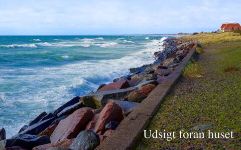 Ingwald - 50M from the Sea: Boligområde, Tag, Forstad, Indkørsel, Estate, Skorsten