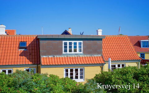 Ingwald - 50M from the Sea: Boligområde, Tag, Forstad, Indkørsel, Estate, Skorsten