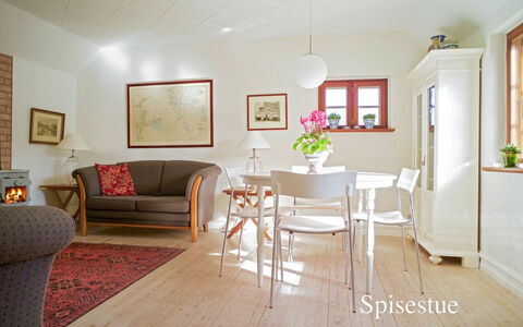 Ingwald - 50M from the Sea: Boligområde, Tag, Forstad, Indkørsel, Estate, Skorsten
