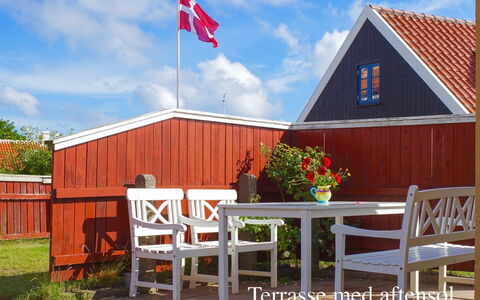 Ingwald - 50M from the Sea: Boligområde, Tag, Forstad, Indkørsel, Estate, Skorsten