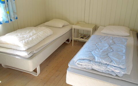 Claudette - 1Km from the Sea: Seng, Soveværelse, Møbel, Træ, Etage, Sengetøj, Gulvbelægning, Textile, Sengetøj, Indretning