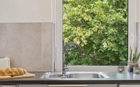 Merit - 800M from the Sea: Countertop, Køkkenvask, Sanitærarmatur, Håndvask, Køkken, Tap, Indretning, Vvs, Hjem, Køkken Apparat