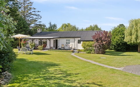 Merit - 800M from the Sea: Græs, Bygning, Hus, Boligområde, Tag, Hjem, Busk, Sommerhus, Land Lot