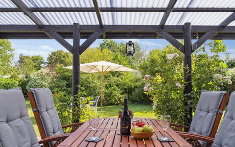 Merit - 800M from the Sea: Tag, Land Lot, Sommerhus, Hjem, Landdistrikt, Skur, Sidespor, Garden Bygninger, Bjælkehytte, Hytte