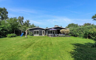 Henryk - 500M from the Sea