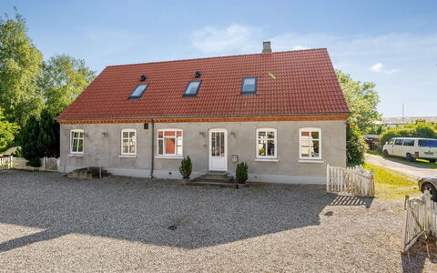 Thorward - 1.5Km from the Sea: Tag, Hjem, Dør, Sommerhus, Skygge, Sidespor, Gård, Estate, Backyard