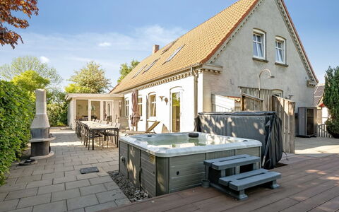 Thorward - 1.5Km from the Sea: Tag, Hjem, Dør, Sommerhus, Skygge, Sidespor, Gård, Estate, Backyard