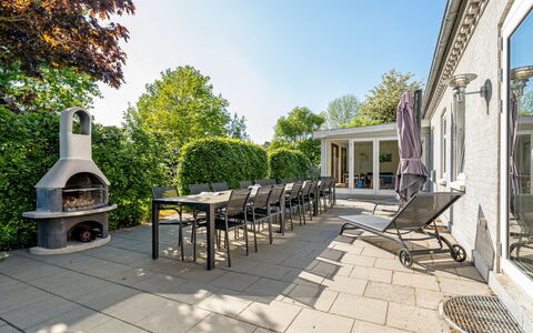 Thorward - 1.5Km from the Sea: Busk, Hjem, Have, Estate, Skygge, Landscaping, Udendørs Møbler, Gård, Udendørs Struktur, Stol