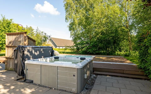 Thorward - 1.5Km from the Sea: Kompositmateriale, Badekar, Svømmepøl, Have, Gård, Backyard, Jacuzzi, Skygge, Gårdsplads