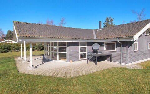 Birthe - 800M from the Sea: Tag, Hus, Hjem, Sommerhus, Dør, Sidespor, Estate, Lawn, Gård, Veranda