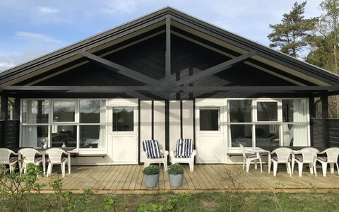 Torsten - 30M from the Sea: Tag, Hus, Land Lot, Hjem, Sommerhus, Estate, Garden Bygninger, Skygge, Bjælkehytte, Landscaping