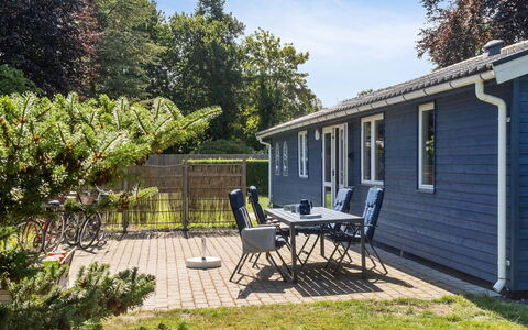 Winona - 300M from the Sea: Græs, Hus, Tag, Hjem, Sommerhus, Busk, Land Lot, Landdistrikt, Stuehus, Bunddække