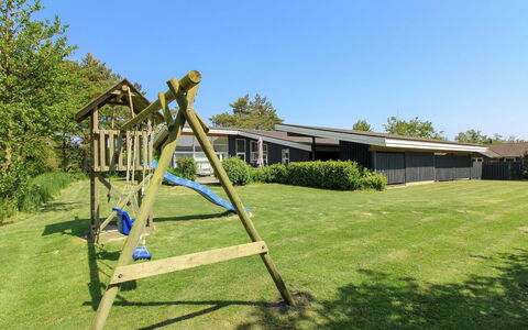 Elicia - 950M from the Sea: Græs, Land Lot, Have, Lawn, Skygge, Almindeligt, Bunddække, Backyard