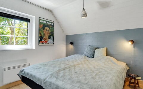 Taralyn - 1.3Km from the Sea: Træ, Soveværelse, Gulvbelægning, Indretning, Etage, Loft, Seng, Sengetøj, Sengetøj, Bed Frame