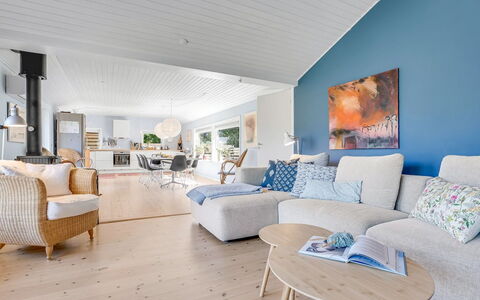 Erke - 370M from the Sea: Møbel, Indretning, Gulvbelægning, Træ, Loft, Etage, Couch, Stue, Hjem, Trægulve