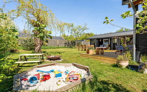 Erke - 370M from the Sea: Have, Land Lot, Backyard, Skygge, Lawn, Sommerhus, Gård, Landscaping, Garden Bygninger, Eco Hotel