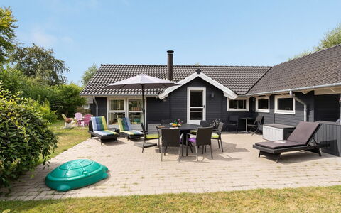 Zelda - 300M from the Sea: Træ, Bejdse, Planke, Hårdttræ, Sommerhus, Dæk, Sidespor, Skygge, Trægulve, Garden Bygninger