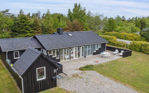 Hallveig - 1.1Km from the Sea: Tag, Hjem, Dør, Sommerhus, Skygge, Sidespor, Gård, Estate, Backyard