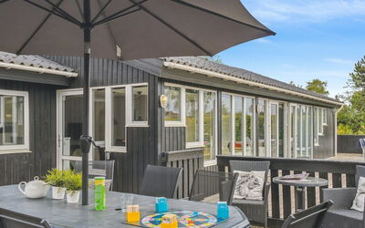 Hallveig - 1.1Km from the Sea