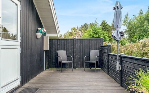 Brynhild - 400M from the Sea: Græs, Hus, Tag, Hjem, Sommerhus, Busk, Land Lot, Landdistrikt, Stuehus, Bunddække