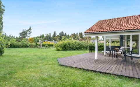 Brynhild - 400M from the Sea: Græs, Hus, Tag, Hjem, Sommerhus, Busk, Land Lot, Landdistrikt, Stuehus, Bunddække