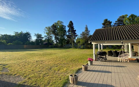 Hegge - 300M from the Sea: Hus, Boligområde, Tag, Hjem, Land Lot, Lawn, Sommerhus, Skygge, Have, Estate