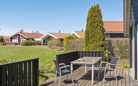 Florentin - 1Km from the Sea: Tag, Land Lot, Sommerhus, Hjem, Landdistrikt, Skur, Sidespor, Garden Bygninger, Bjælkehytte, Hytte
