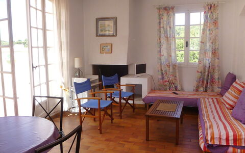 Saint Cyr sur Mer la Madrague 240: Værelse, Møbel, Ejendom, Bygning, Etage, Indretning, Bord, Stue, Spisestue, Hus