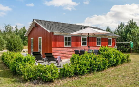 Finwith - 1.5Km from the Sea: Møbel, Indretning, Stol, Gulvbelægning, Bord, Udvej, Etage, Loft, Værelse, Eco Hotel