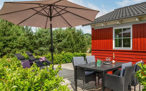 Finwith - 1.5Km from the Sea: Møbel, Indretning, Stol, Gulvbelægning, Bord, Udvej, Etage, Loft, Værelse, Eco Hotel