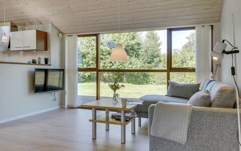 Biaver - 350M from the Sea: Møbel, Indretning, Gulvbelægning, Etage, Træ, Loft, Couch, Værelse, Lysarmatur, Stue