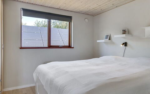 Biaver - 350M from the Sea: Væg, Indretning, Træ, Gulvbelægning, Loft, Soveværelse, Etage, Seng, Værelse, Sengetøj