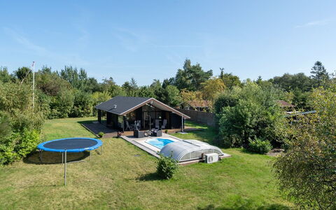 Biaver - 350M from the Sea: Tag, Hjem, Sommerhus, Skygge, Lawn, Garden Bygninger, Have, Fritid, Gård, Estate