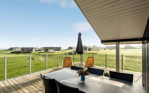 Naia - 200M from the Sea: Tag, Hjem, Land Lot, Dør, Veranda, Sommerhus, Sidespor, Skygge, Estate, Dæk