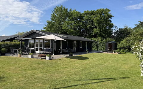 Leefke - 300M from the Sea: Græs, Tag, Hus, Hjem, Sommerhus, Boligområde, Land Lot, Lawn, Have