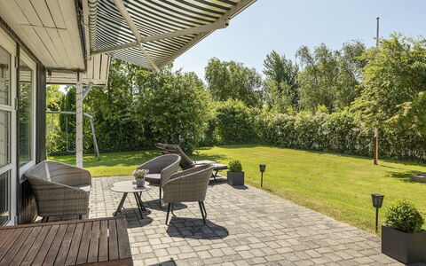 Leefke - 300M from the Sea: Møbel, Udendørs Møbler, Stol, Skygge, Busk, Udendørs Bord, Have, Land Lot, Hjem