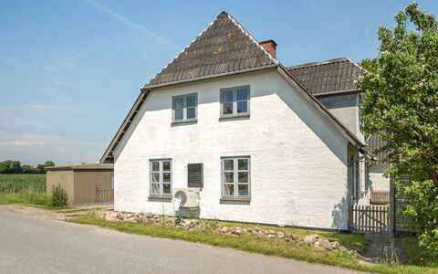 Ilja - 400M from the Sea: Bygning, Vindue, Hus, Tag, Sommerhus, Hjem, Arkitektur, Menneskelig Bosættelse, Landdistrikt