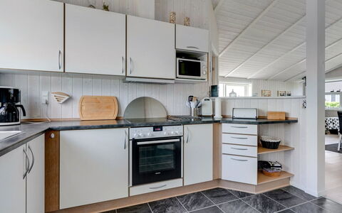 Gustava - 700M from the Sea: Køkken, Gulvbelægning, Træ, Countertop, Indretning, Etage, Loft, Større Bandage, Køkken Apparat, Cabinetry