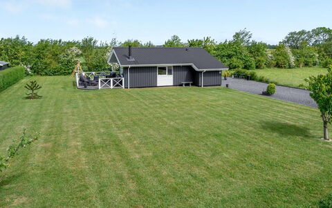 Gustava - 700M from the Sea: Græs, Hus, Tag, Sommerhus, Hjem, Land Lot, Lawn, Have, Almindeligt