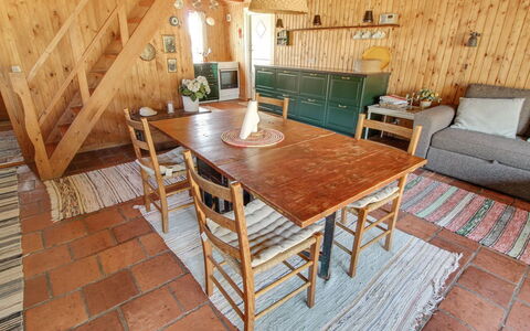 Emina - 400M from the Sea: Møbel, Indretning, Stol, Gulvbelægning, Bord, Udvej, Etage, Loft, Værelse, Eco Hotel