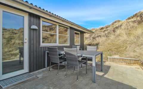 Vika - 600M from the Sea: Gulvbelægning, Etage, Loft, Indretning, Countertop, Køkken, Cabinetry, Værelse, Større Bandage, Lysarmatur